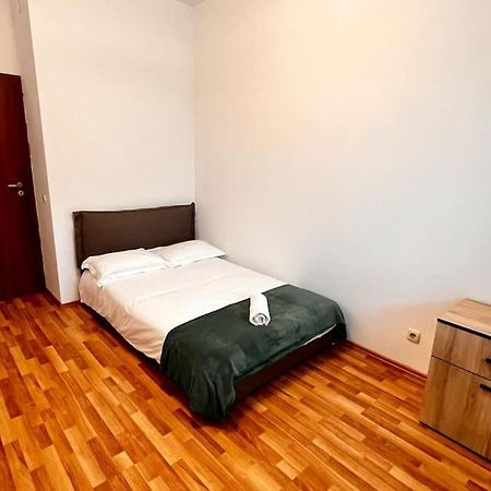 Otopeni Airport Apartment With Private Garden 外观 照片