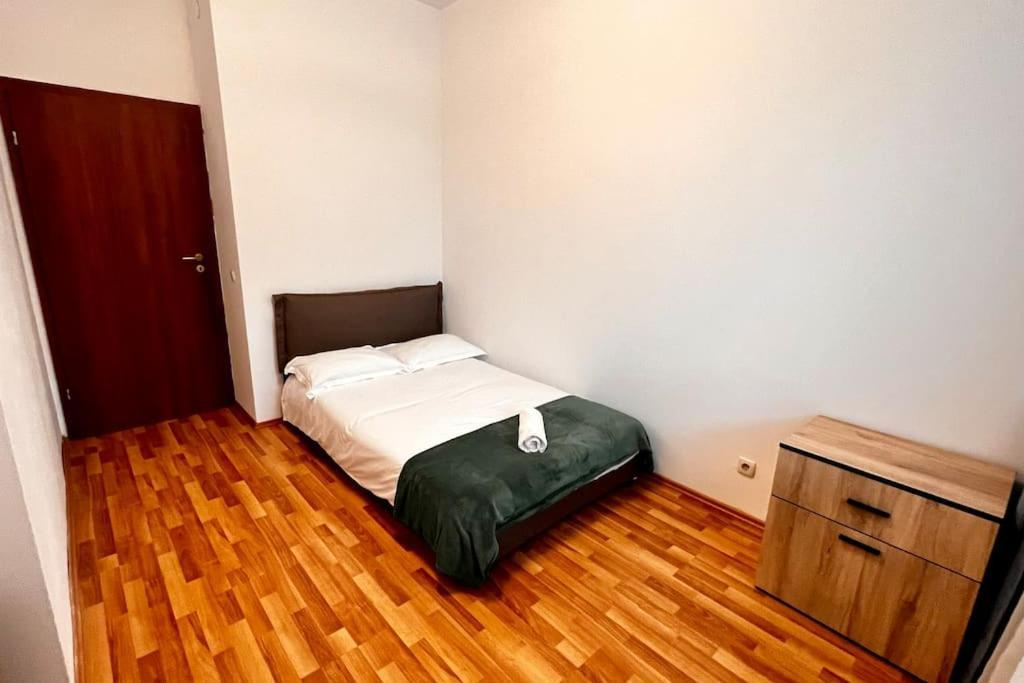 Otopeni Airport Apartment With Private Garden 外观 照片