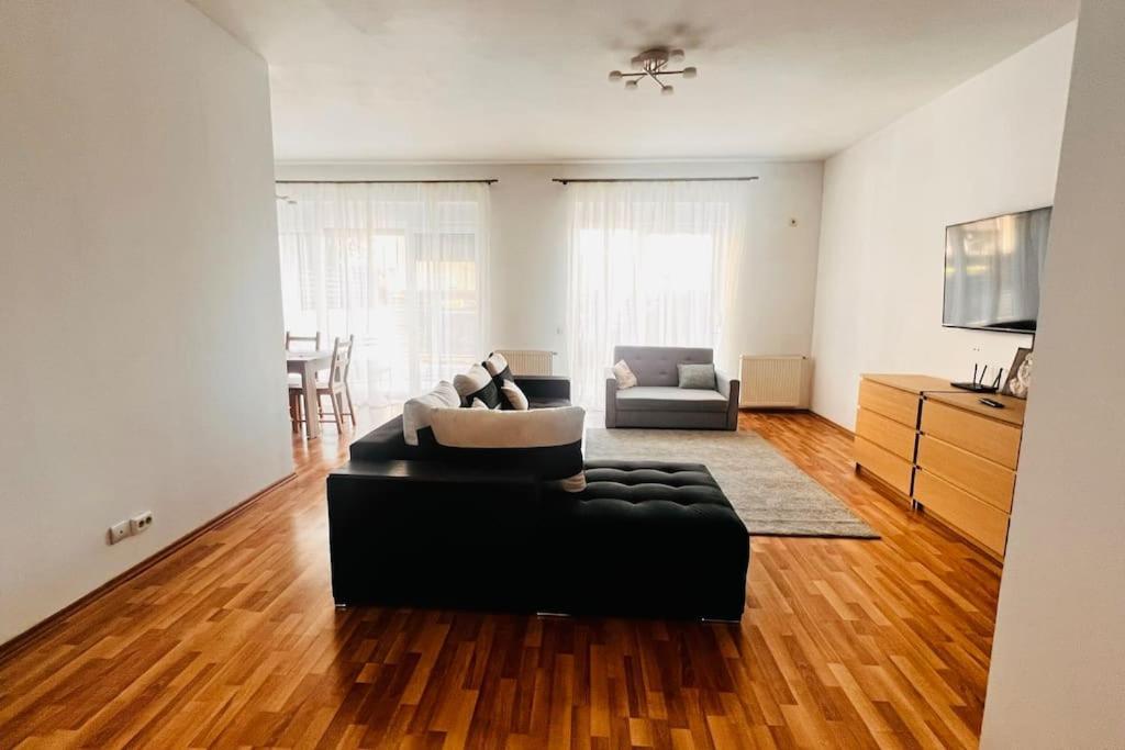 Otopeni Airport Apartment With Private Garden 外观 照片