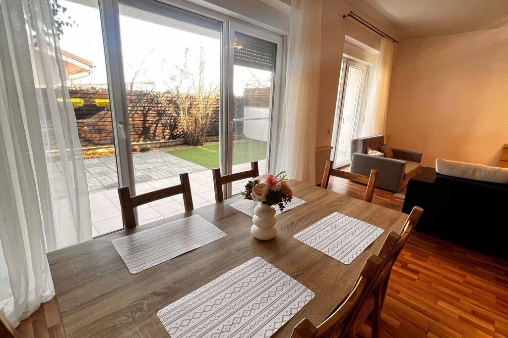 Otopeni Airport Apartment With Private Garden 外观 照片