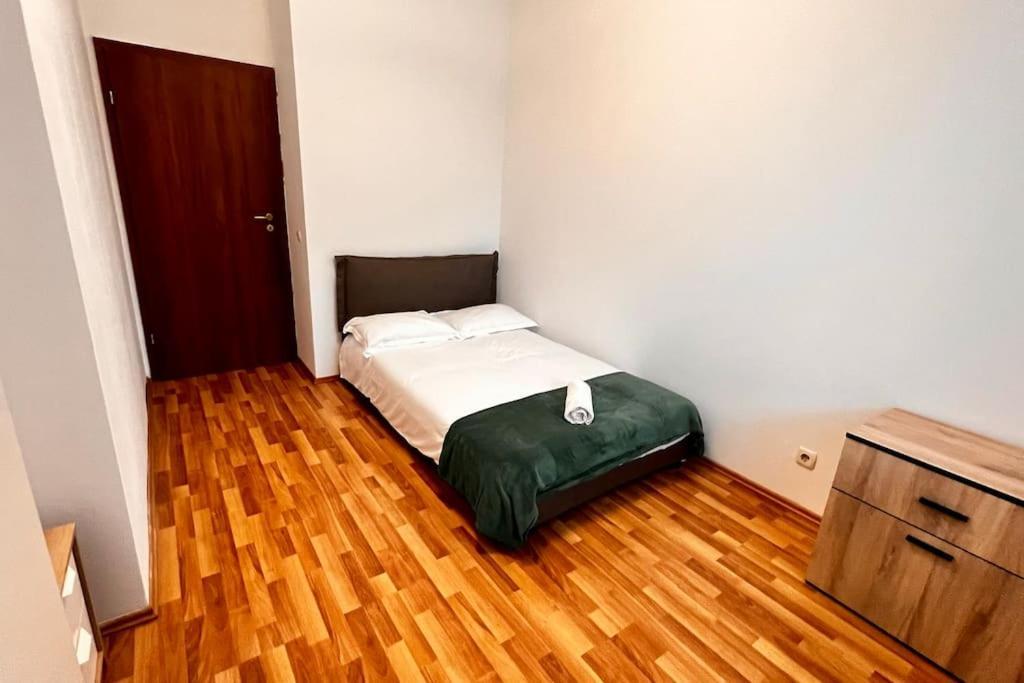 Otopeni Airport Apartment With Private Garden 外观 照片