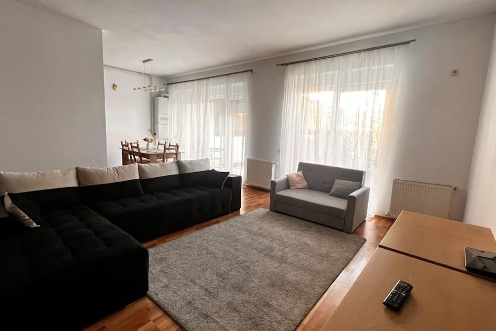 Otopeni Airport Apartment With Private Garden 外观 照片